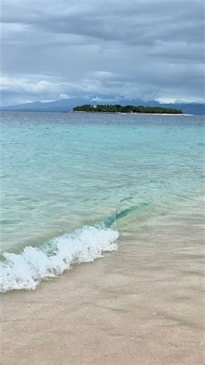I Found This Tiny Island in Fiji 🇫🇯 | Beachcomber Island POV #shorts
