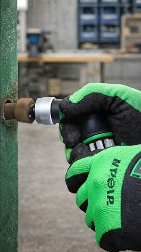This Ratcheting Screwdriver Makes Rusty Bolts Effortless 🔧 #wera #tools