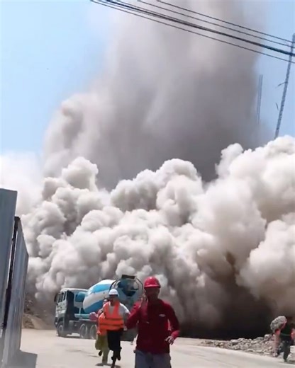 5.5M views · 10K reactions | Việt Nam ảnh hưởng 1 số nơi Động Đất Myannmar & Thái Lan #HoàngVũofficial | Hoàng Vũ official | Facebook