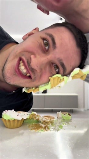 Run and two mix cake press❤️😱