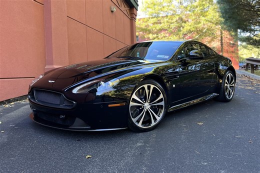 2011 Aston Martin V12 Vantage Carbon Black Edition 6-Speed