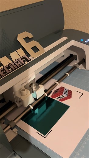 Minecraft Cake Toppers: Creative Cricut Crafts