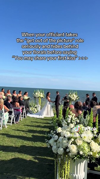 We love an officiant that understands the assignment 👏🏻👏🏻👏🏻 #weddingofficiant #weddingofficianttips #mkyourdreamday #bridetips #weddingplannerlife