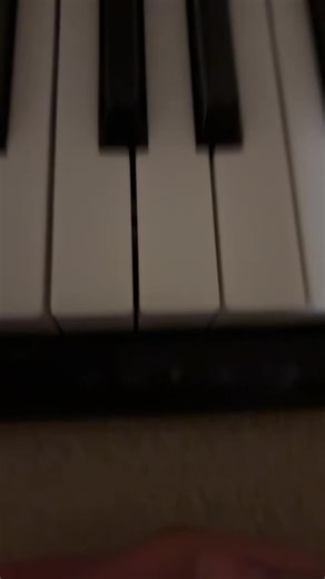 omfg hello ass piano 😭😭😭#omfg #2016 #piano #keyboardpiano