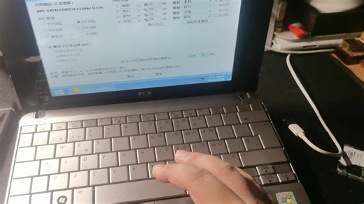 120包邮的HP2133高配威盛中国芯笔记本换无线网卡后装系统（XP可正常驱动bcm4322）