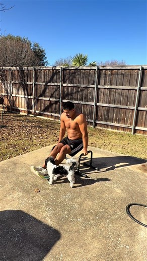 4x20-30sec L-sit, 4x20-30sec frog stand, some sort of extended planche leans, too many attempted hand stands. Gonna be a long process #calisthenics#calisthenicsworkout #lsit