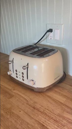 Aesthetic Retro Toaster for the Perfect Morning