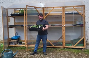 Tuto : fabriquer une serre à semis "automatisée" ! | Terra Potager