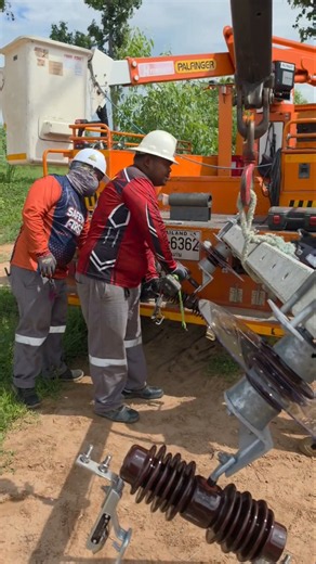 ⚡ Installing a 30kVA Transformer! 👷‍♂️ | Real Utility Lineman Work #UtilityLineman #Transformer