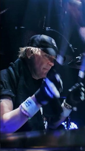 'Wind Of Change' live at Hellfest 2015 ‪@scorpions‬