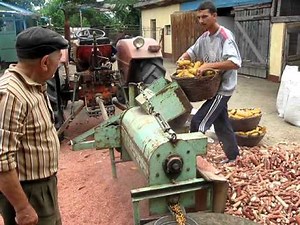 Universal UTB 445 tractor (7)