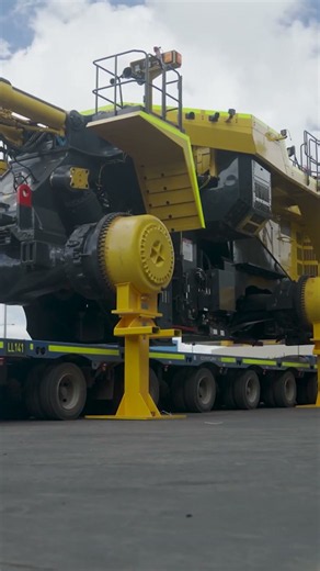 Hauling the World's Biggest Mining Loader Across Australia!