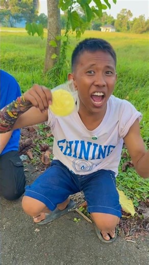 This is the fragrance of grandma's hair, green, purple, yellow.