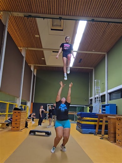 Cheerleading Partner Stunt Performance