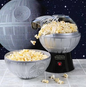 Death Star Popcorn Machine!!!! My husband would LOVE this!!! He's a huge Star Wars fan. Get it via my Amazon affiliate link --> http://amzn.to/2tMz3ns | Spaceships and Laser Beams