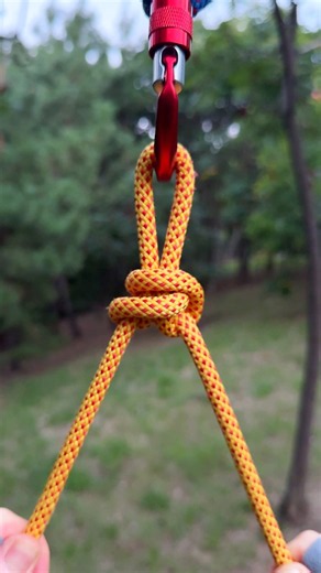 Master the Alpine Butterfly Loop: The Ultimate Mid-Line Carabiner Anchor! 🟡🔴⚡️