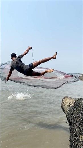 Amazing flying jumping catch a monostar fish in river🐠🐟#shorts#castnetfishing#river#jumping
