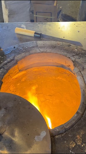 The pepper bun is a MUST-TRY food item at Taiwan night market. The bun is cooked in a clay oven and comes out toasty and juicy | Strictly Dumpling