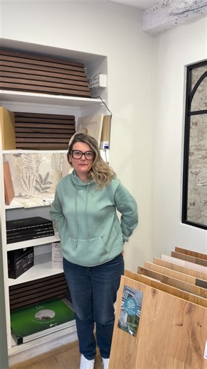 Marmande Aujourd'hui 🍅 on Instagram: "🎁✨ Chaque jour, découvrez les voeux chaleureux des commerçants de Marmande ! Une nouvelle vidéo quotidienne pour célébrer ensemble l’esprit des fêtes dans notre ville. 🎄❤️ Merci à tous de faire vivre cette jolie magie locale ! 🎅✨ #Marmande #MarmandeAujourdhui #noël"