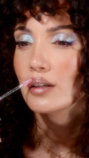 Diamond-like sparkling lips 💋 #glitterlipgloss #lipglossapplication #sparklymakeup