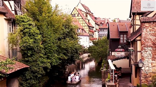 Découvrez l'Hotel Le Maréchal - Colmar ​30 chambres et suites romantiques décorées et personnalisées individuellement et un restaurant gastronomique. www.hotel-le-marechal.com | Colmar Tourisme