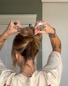 A simple bun tutorial | MetDaan Hairstyles