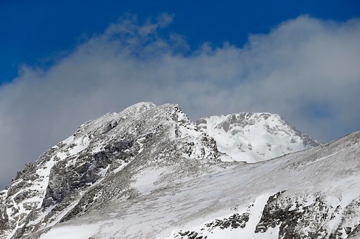How do avalanches occur?