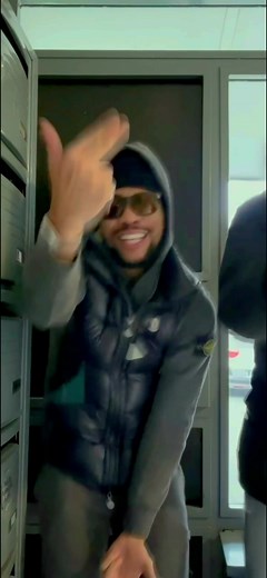 Outdoor and Indoor Interactions Between Friends