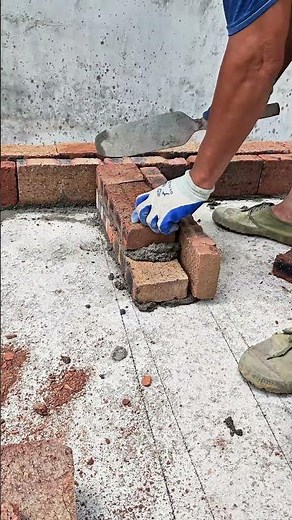 Paving demonstration of the first layer of bricks for masonry