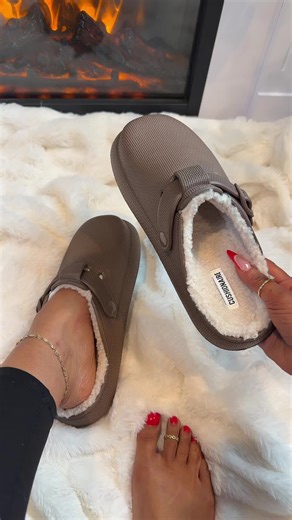 I grabbed these Cushionaire slide-in clogs for convenience and somehow they turned into my most worn tennis shoes for everyday errands. #tiktokshopcreatorpicks #holidaysale #GiftIdea #CushionaireClogs #TennisShoes