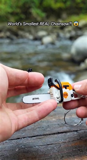 Chainsaw keychain for real outdoor lovers — tough, tiny, and ready to flex your tool vibe anywhere.