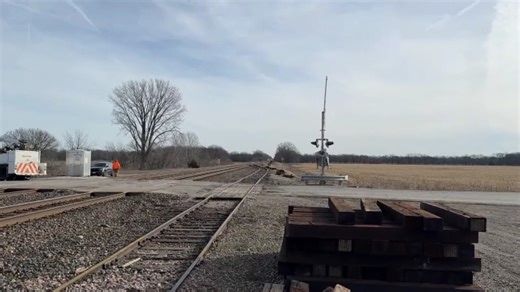 速度极快的 BNSF Z 列车时速可达 70 英里，还成功避开了斯佩里铁路货车！