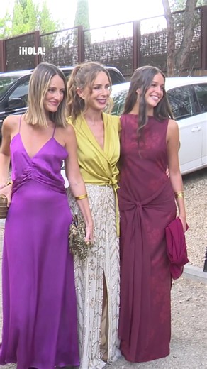 Andrea Molina acude junto con su madre, Lydia Bosch, y con su hermana, Ana Martín, a la boda de Patricia Cerezo y habla sobre su segundo trimestre de embarazo #AndreaMolina #PatriciaCerezo