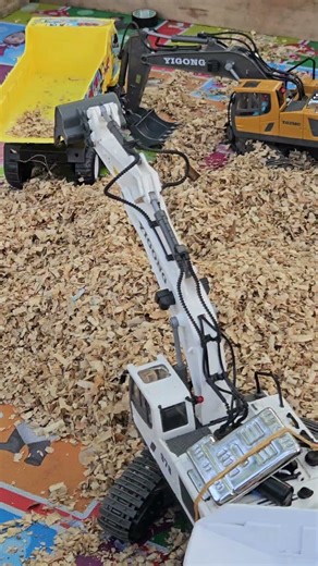 Excavator RC Digger #automobile #rcb #excavator #xcavator #jcb