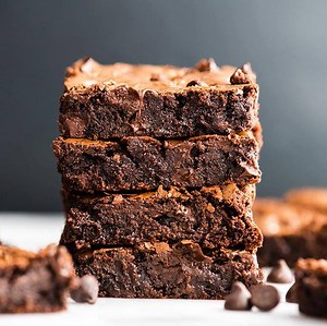 22K views · 100 reactions | This Fudgy Flourless Brownies recipe is made with 8 ingredients and is ready in 25 minutes! They are truly the best gluten-free brownies ever and are also easily made paleo & dairy-free! Get the recipe: https://joyfoodsunshine.com/flourless-paleo-brownies/ | Joyfoodsunshine | Facebook