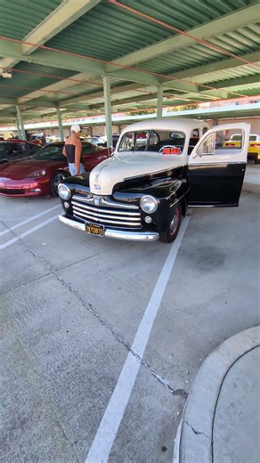 1948 Ford Super Deluxe Sedan – Classic Post-War Ford Cruiser