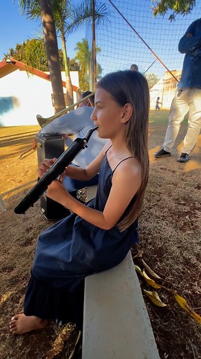 295K views · 54K reactions | Tocata Cristã Hino Forasteiro sou no Mundo Na escaleta minha prima Alice ❤️ #louvor #louvores #gospel #pentecostal #bass #ccb #alegría #tocata #hinos | Doglinha Vieira | Facebook