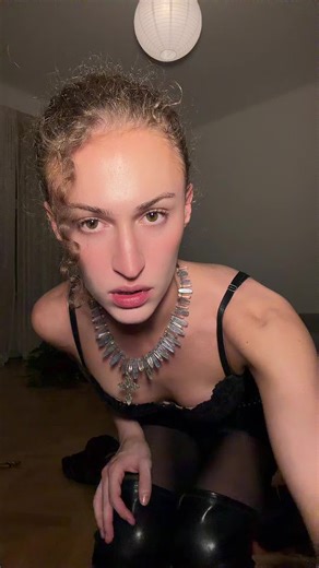 Bella (@bellahoneybb)’s videos with original sound - Bella