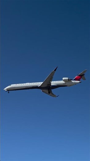 Delta Connection Crj-900 N185GJ landing in Pearson
