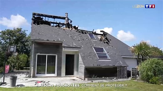 🌩️🏠 Orages : comment protéger sa maison de la foudre ? Il n'aura fallu qu'un seul éclair pour détruire la maison de Thomas à Saint-André-de-l'Épine, dans la Manche, vendredi 13 juin. L'incendie a ravagé toutes les pièces. Il sait que cette soirée aurait pu être dramatique. Thomas, sa fille et son amie sont indemnes. Cet incident aurait-il pu être évité ? Probablement, si sa maison avait été équipée d'un paratonnerre. Cet équipement est installé au bout d'une tige métallique à au moins deux mèt