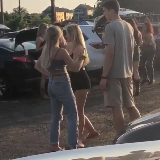 When girlfriend #1 meets girlfriend #2 | theCHIVE