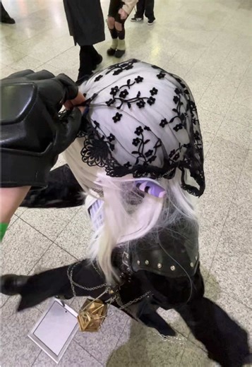 Just so itty bitty 🤏 Occtis: @/k.b.cos Thimble: @aechrwrites #criticalrole #criticalrolecampaign4 #thimblecosplay #vaeluscosplay #occtiscosplay