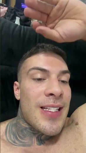 Rafa Marttinz divulga vídeo de amor intenso com outro homem