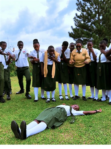 Boys when a girl faints! 😂 | boys when