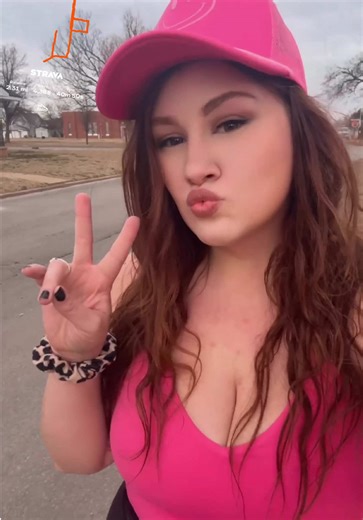 Afternoon Hot Girl Walk on this beautiful Oklahoma day! 💕🫶 Hoping for the warmer days to stay so I can get out and walk more outdoors!💕 #hotgirlwalk #oklahoma #marathontraining #walk #fyp