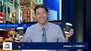 With $SBUX fielding offers for its China business and China's Luckin expanding to New York City, we had our resident coffee aficionado Tim Seymour taste test both brands! | CNBC Fast Money