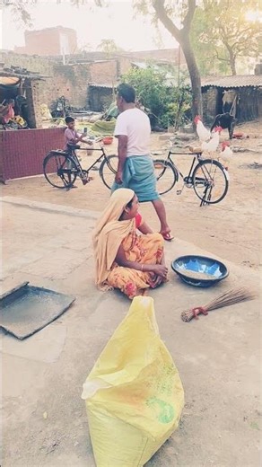 bhai log cock cycle chla rahe hai three