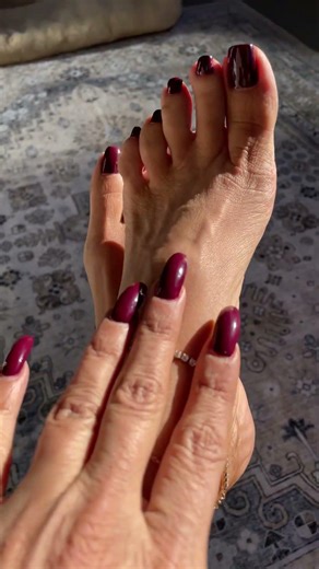 #higharches #pedicure #toes #foot #toes #wrinkles #hand #longnails #toenails #anklets #veins #sun