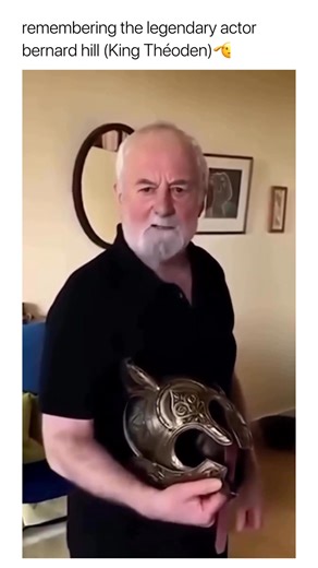 “Bernard Hill (1944–2024) would have turned 81 today. Best known as King Théoden in The Lord of the Rings trilogy (The Two Towers, The Return of the King), he also appeared in Titanic as Captain Edward Smith making him one of the few actors to appear in two films that each won 11 Oscars. His portrayal of Théoden gave us one of cinema’s most powerful speeches and remains unforgettable.” 🫡 RIP Bernard Hill 💔 . . #lordoftherings #lotr #bernardhill #theoden #rohirrim #rohan #thelordoftherings #mid