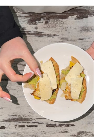 Discipline starts with tracking🥑 @vibe - calorie counter